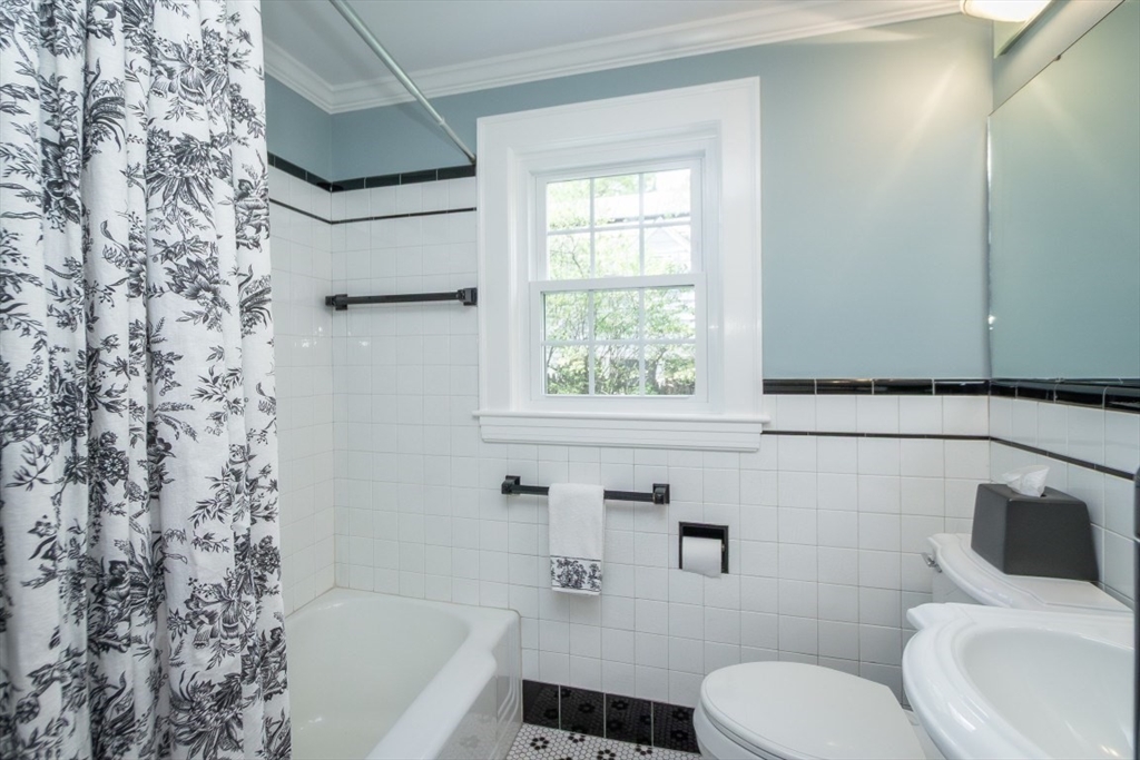 4 Crescent St, Natick, MA Photo #17