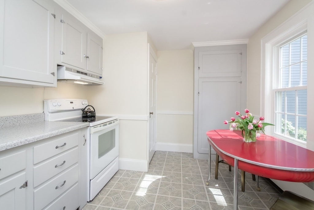 4 Crescent St, Natick, MA Photo #12