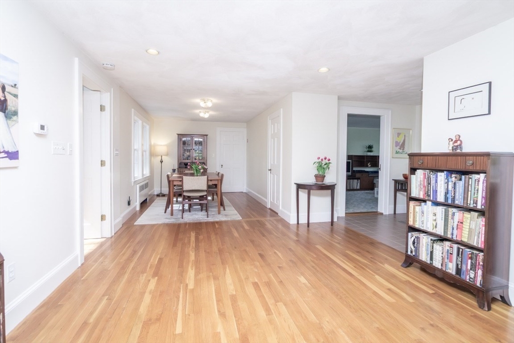 4 Crescent St, Natick, MA Photo #9