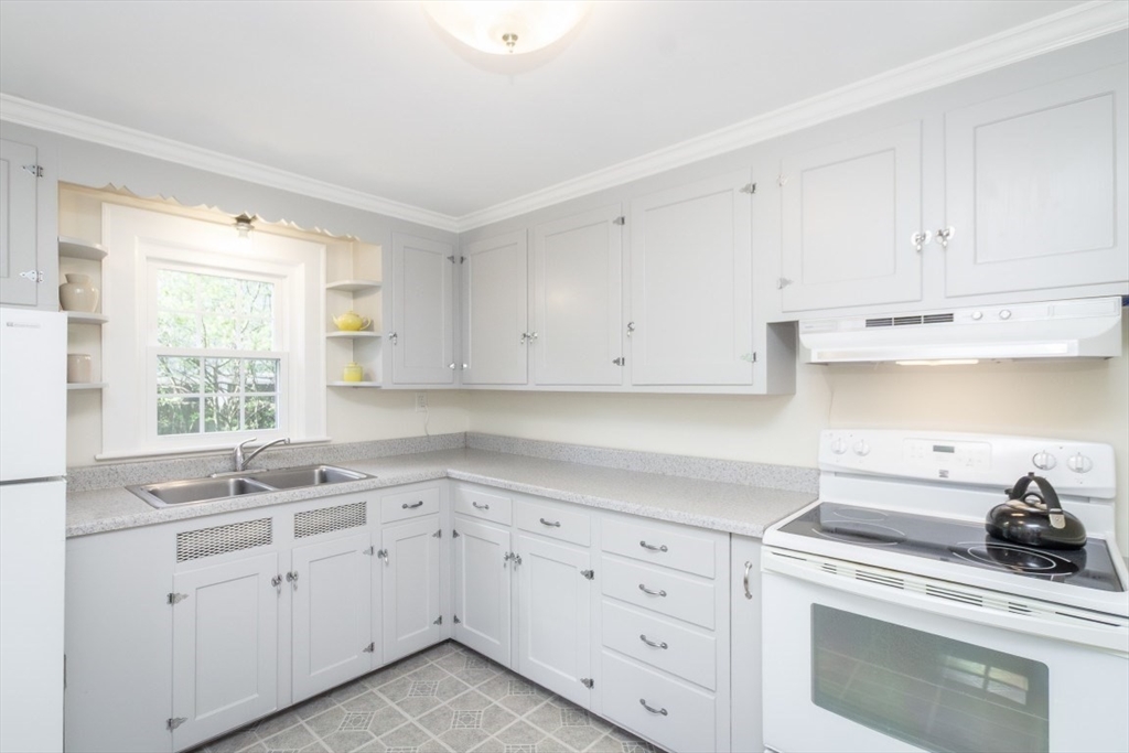 4 Crescent St, Natick, MA Photo #11