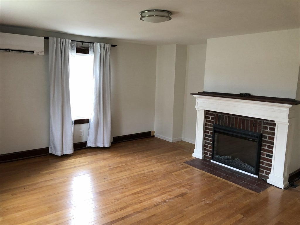 132 Main St