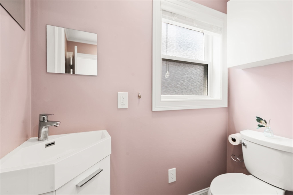 38 Hibbert St, Arlington, MA Photo #12