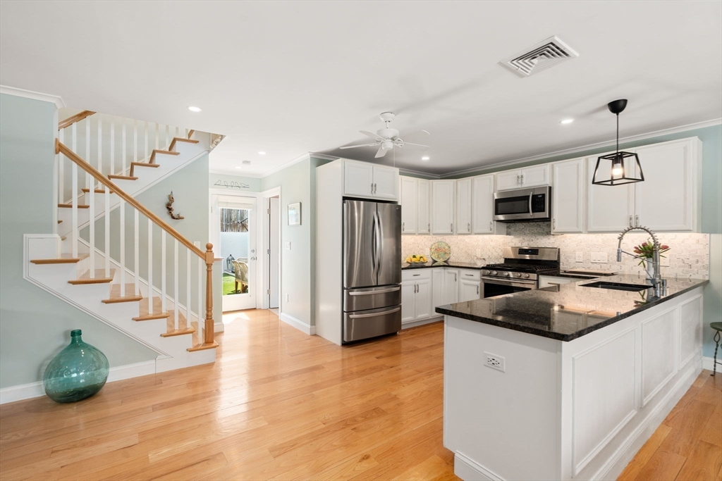 38 Hibbert St, Arlington, MA Photo #7