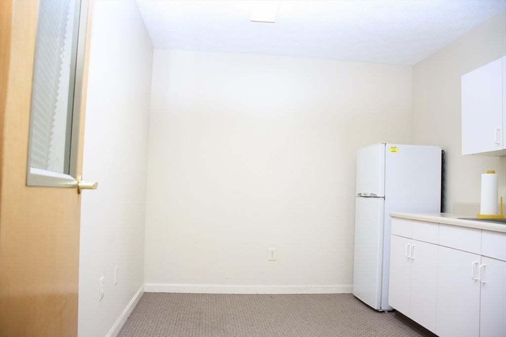 1565 Main St 200