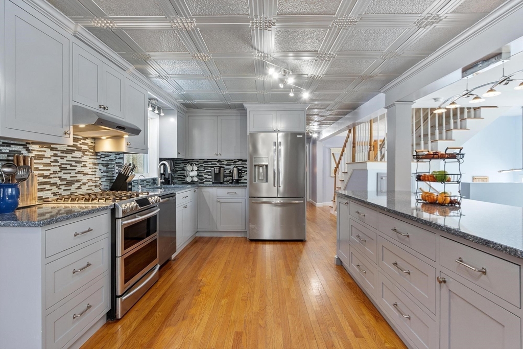 437 Johnny Appleseed Ln