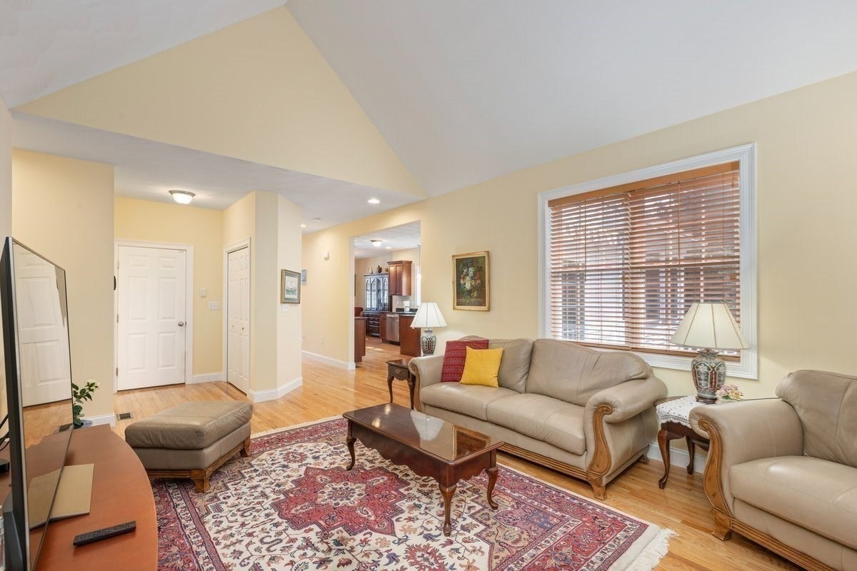 17 Stone Castle Dr #17, Methuen, MA Photo #21