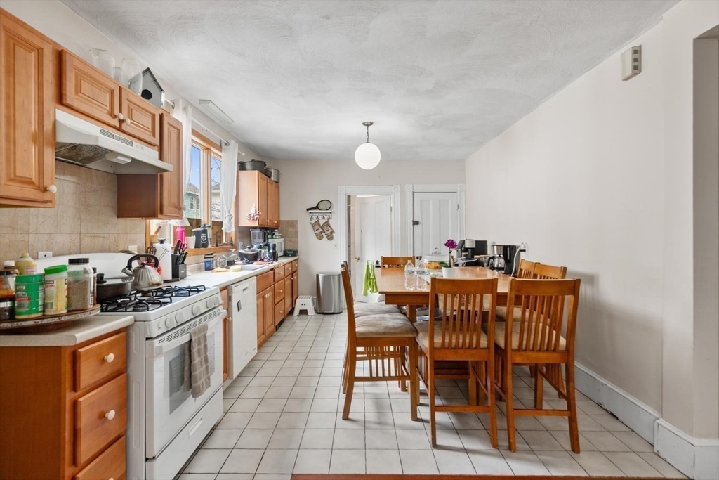 152 Spruce St, Watertown, MA Photo #15