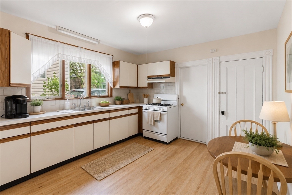152 Spruce St, Watertown, MA Photo #8