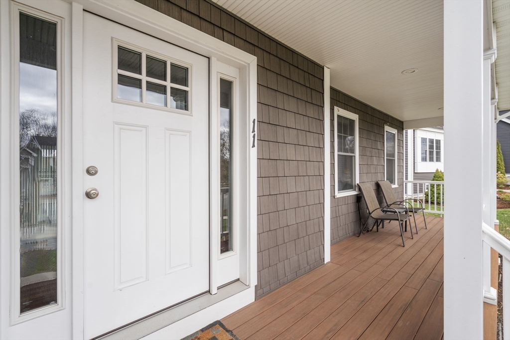11 Coventry Ln