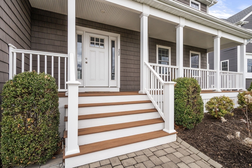 11 Coventry Ln