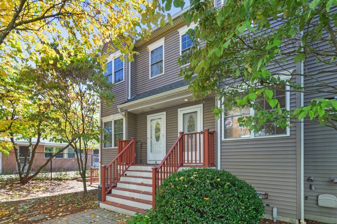 25 Hastings Ave 3
