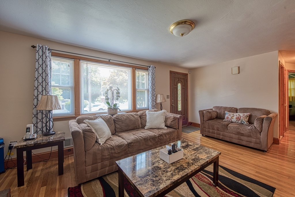 7 Oakwood Ave