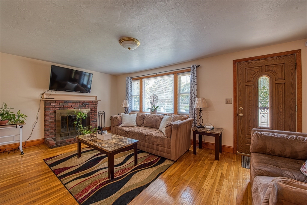 7 Oakwood Ave