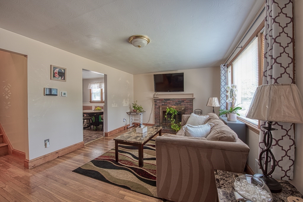 7 Oakwood Ave