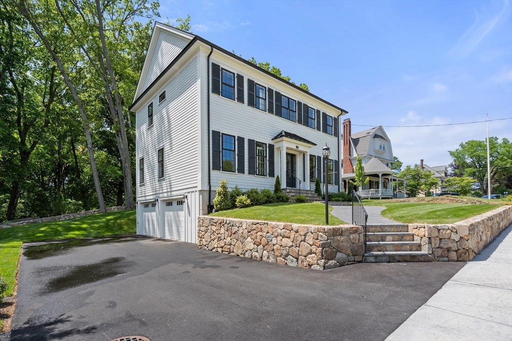 320 Lexington St