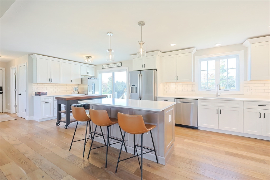 11 Lighthouse Ln