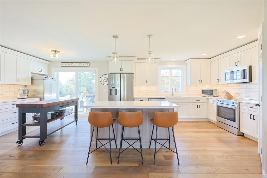 11 Lighthouse Ln