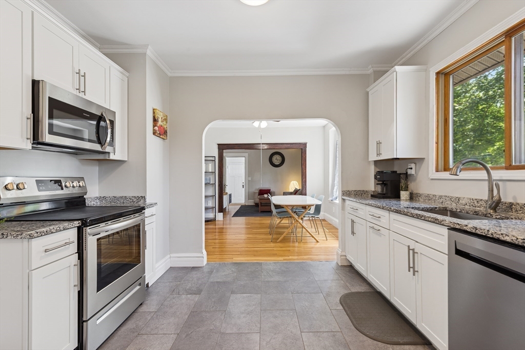 94 Hollis St