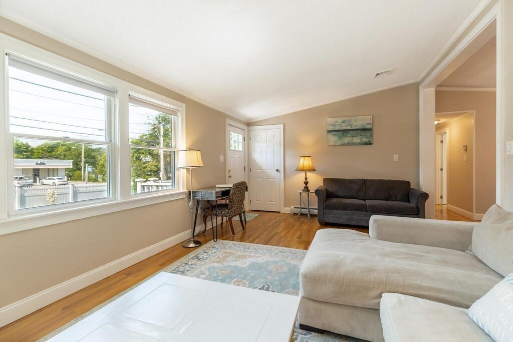 10 Railroad Ave 1