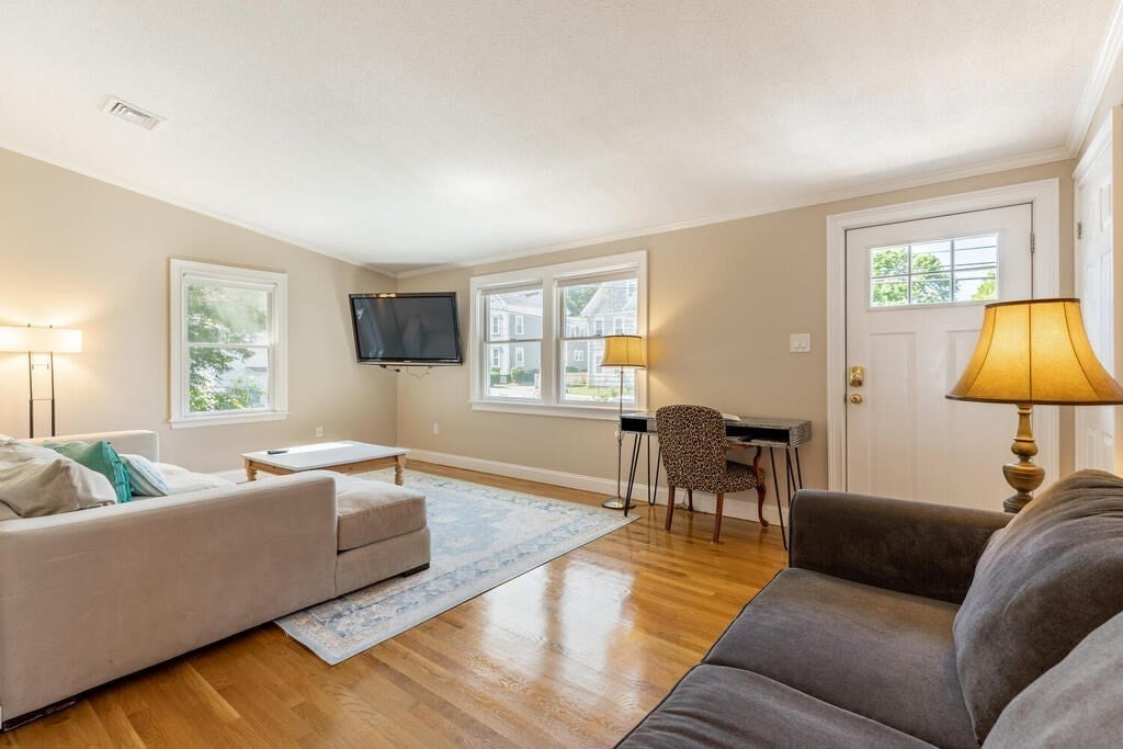 10 Railroad Ave 1
