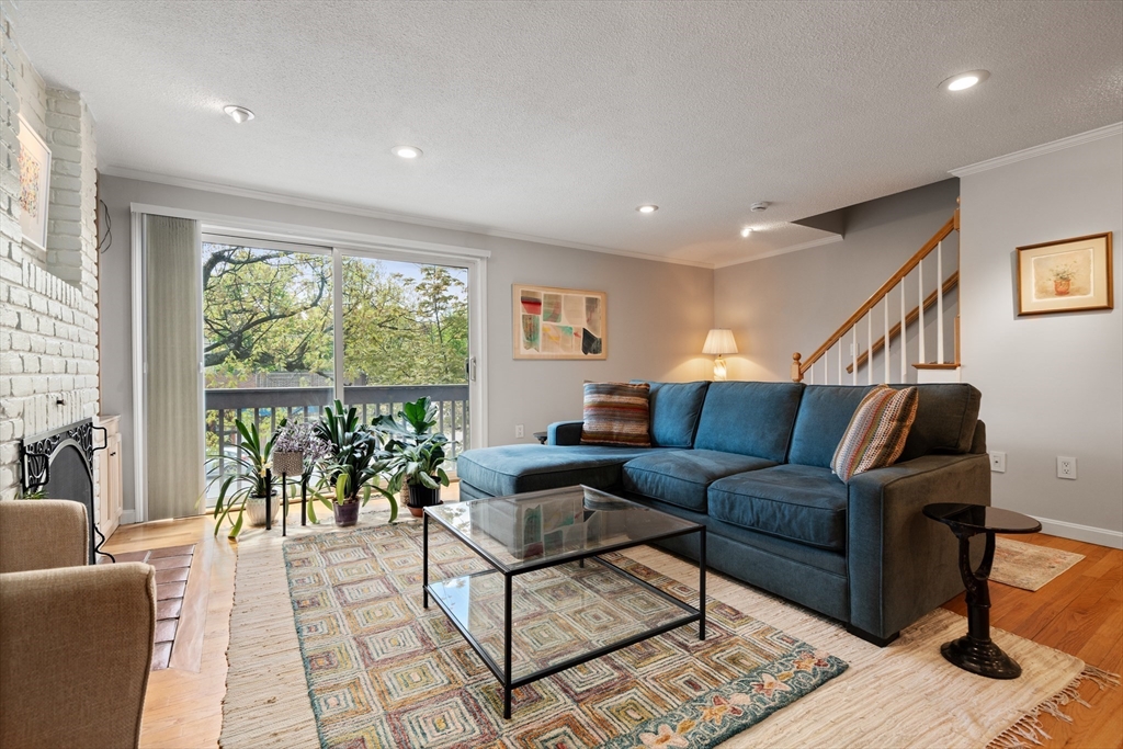 282 Mount Auburn 282