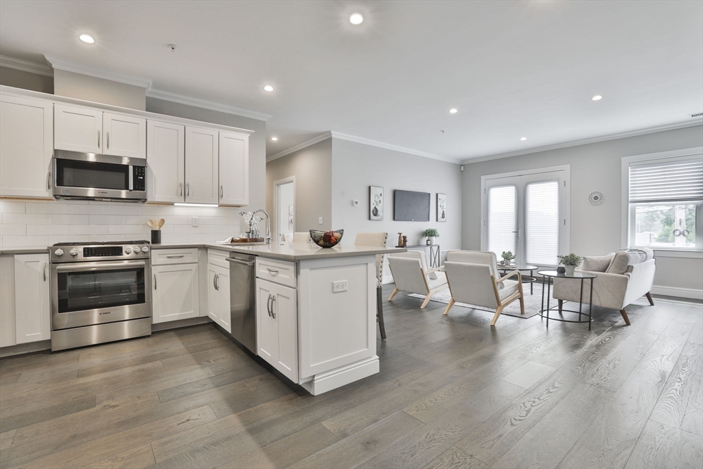 175 North Ave 215
