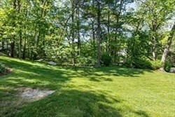 17 Hawthorne Ln