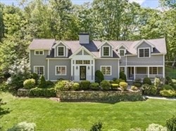 17 Hawthorne Ln
