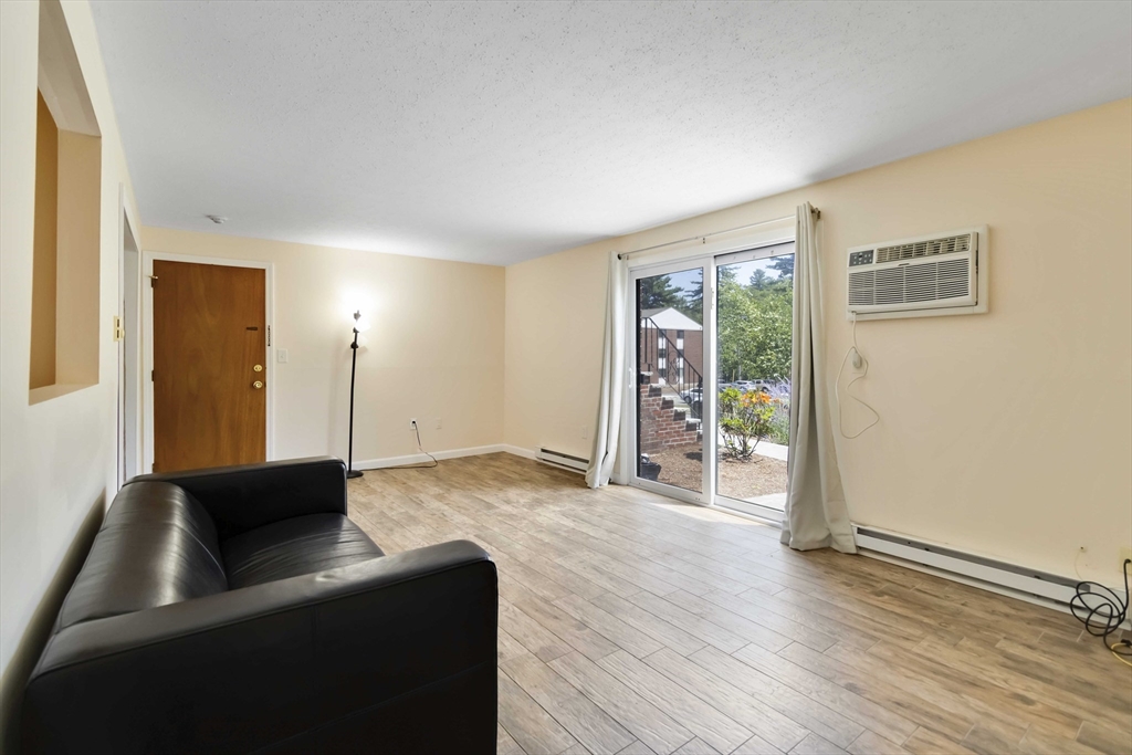 388 Great Rd B14