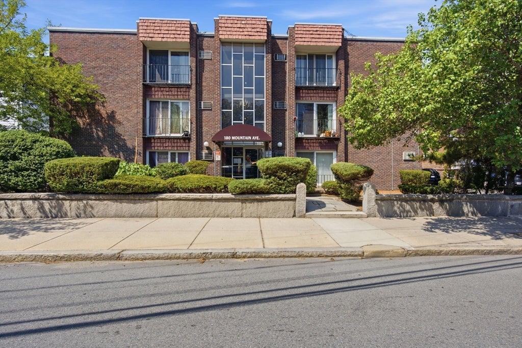 Photo of 180 Mountain Ave, Malden, MA