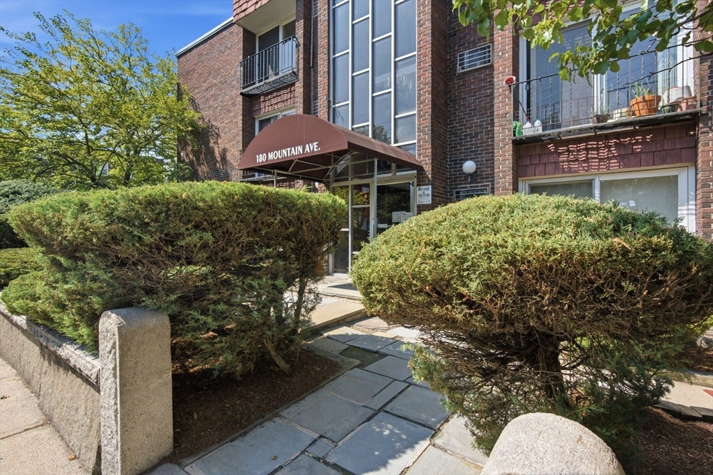 180 Mountain Ave 12