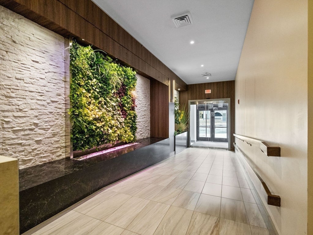 121-127 Portland St 304