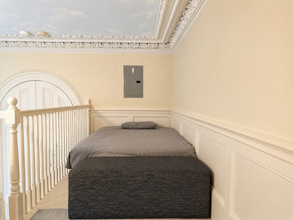 105 Beacon St 4