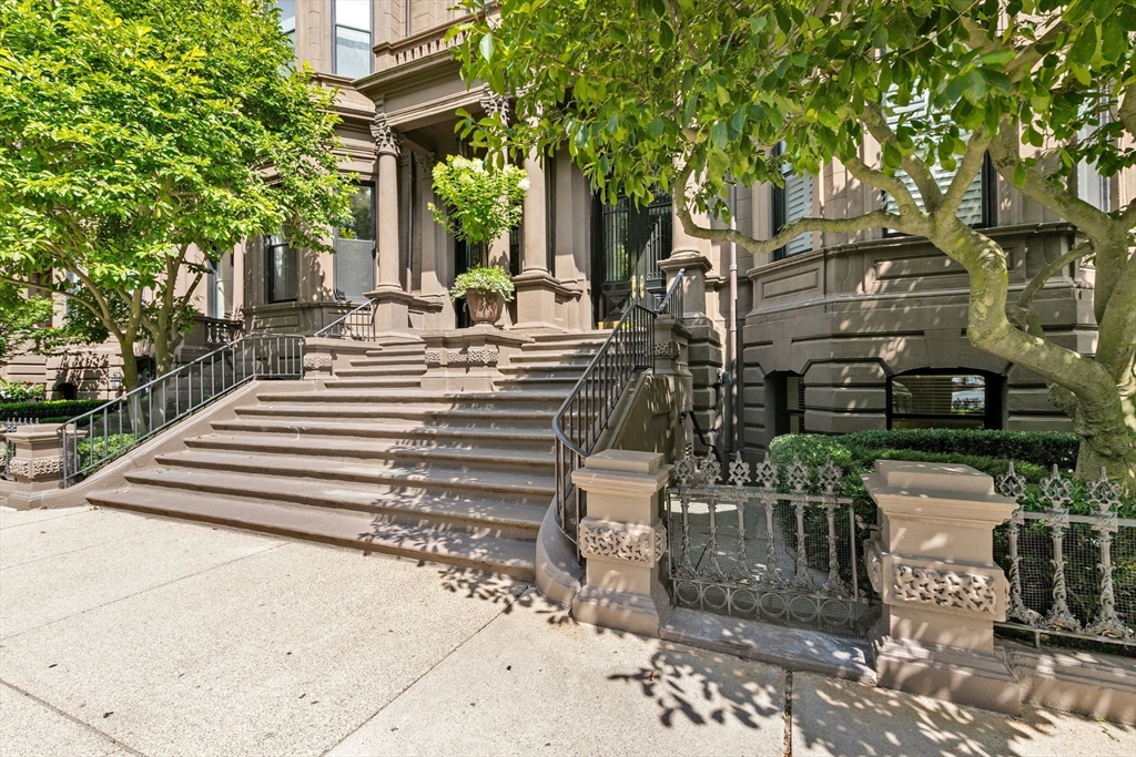 31-33 Commonwealth Ave 1
