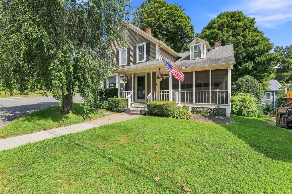 Photo of 3 Pleasant Street, Huntington, MA