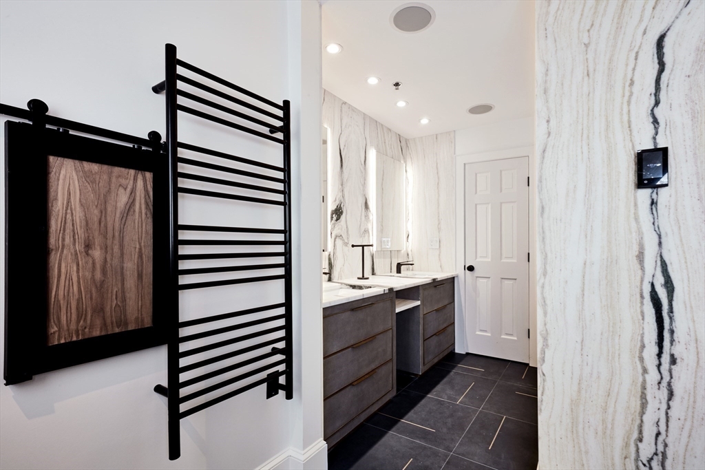 234 Causeway St 913/813