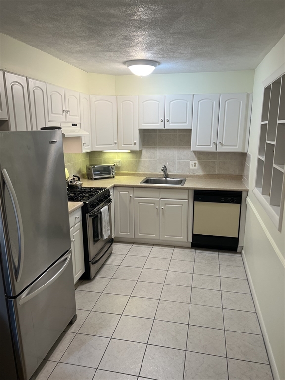 20 Colonial Drive 3