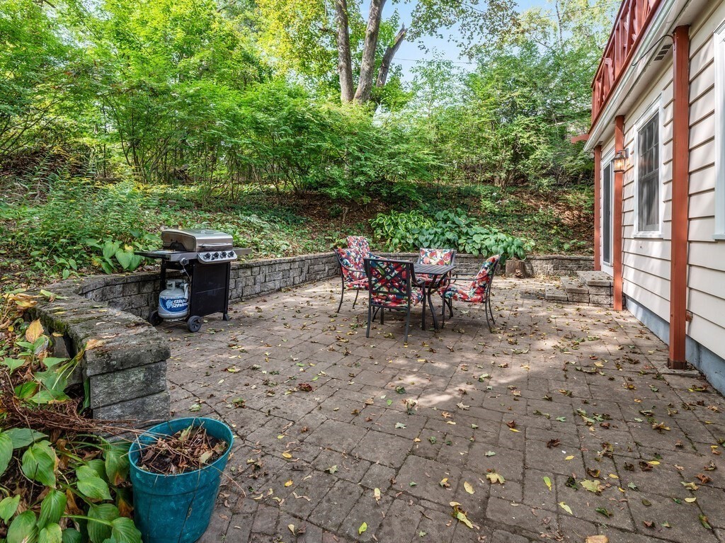 8 Montvale Rd