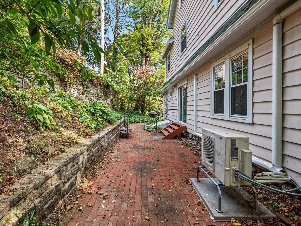 8 Montvale Rd