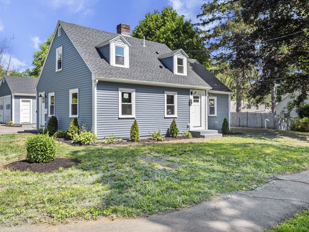 8 Lois St