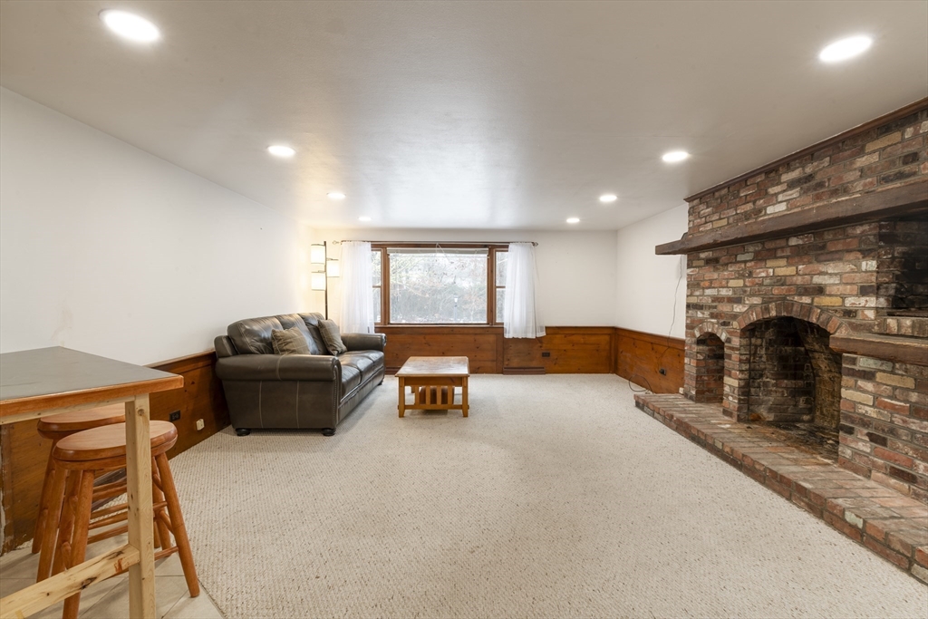 25 Crosby Ln