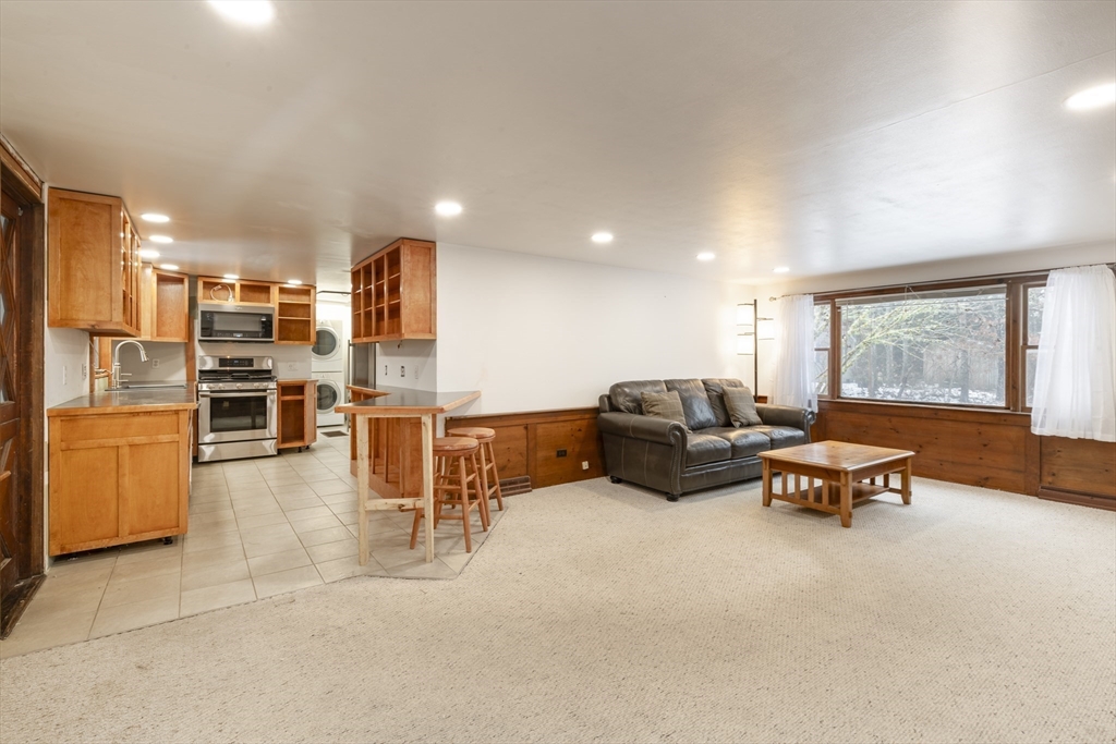 25 Crosby Ln