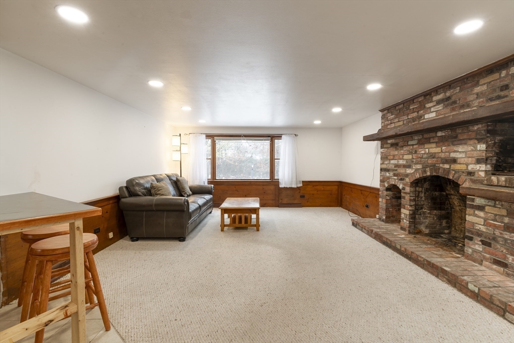 25 Crosby Ln
