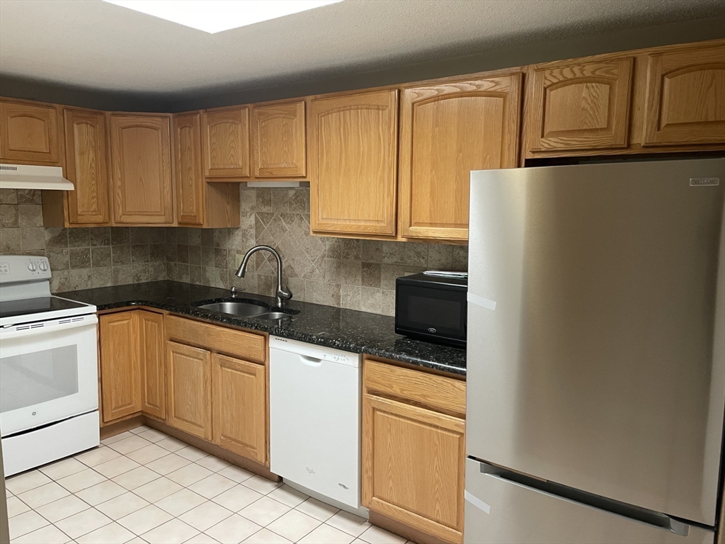 688 Boston Post Rd East 324