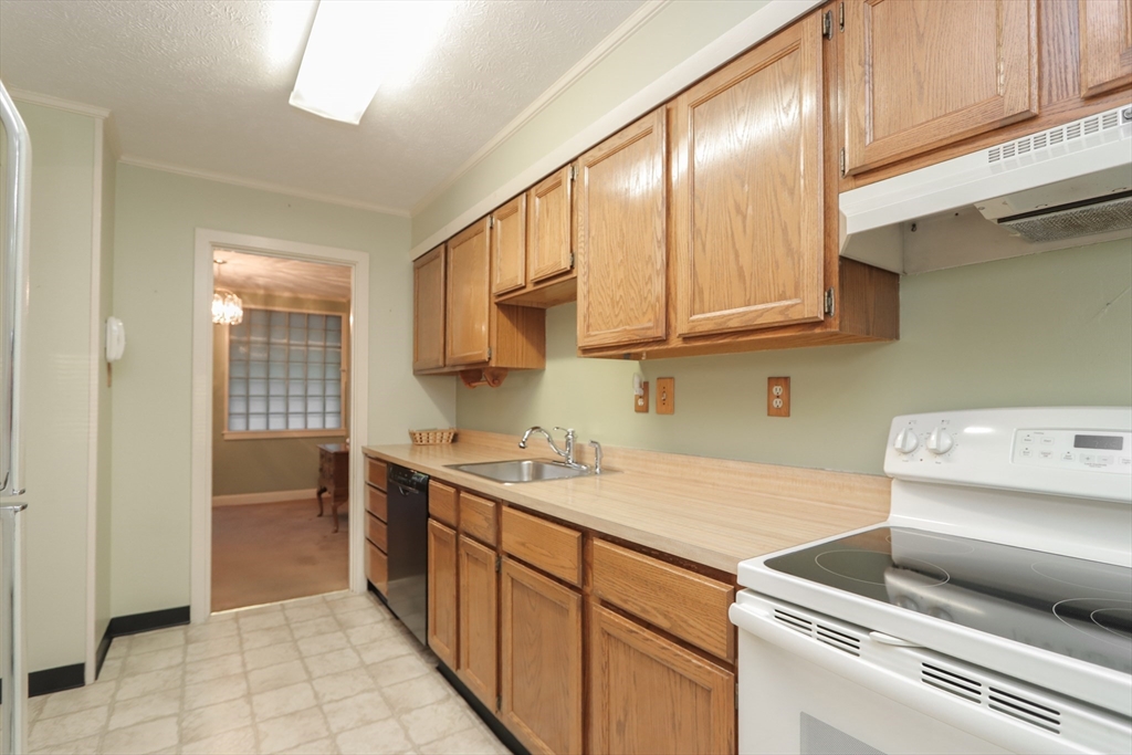 125 Greenwood Ter #125, Chicopee, MA Photo #14