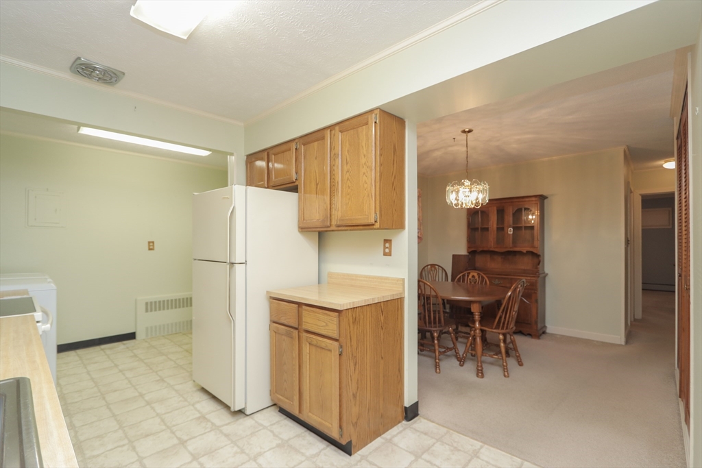 125 Greenwood Ter #125, Chicopee, MA Photo #16