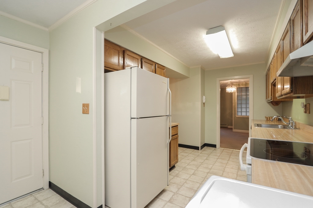 125 Greenwood Ter #125, Chicopee, MA Photo #13