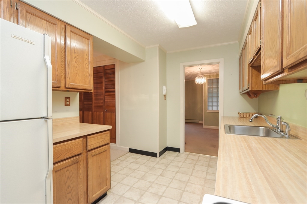 125 Greenwood Ter #125, Chicopee, MA Photo #15