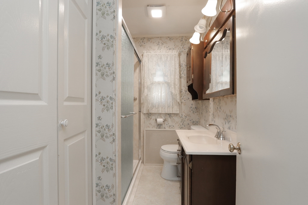 125 Greenwood Ter #125, Chicopee, MA Photo #26