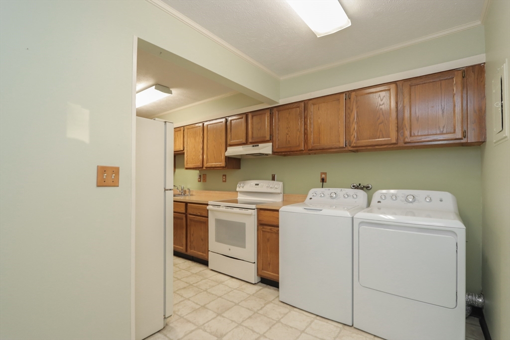 125 Greenwood Ter #125, Chicopee, MA Photo #12